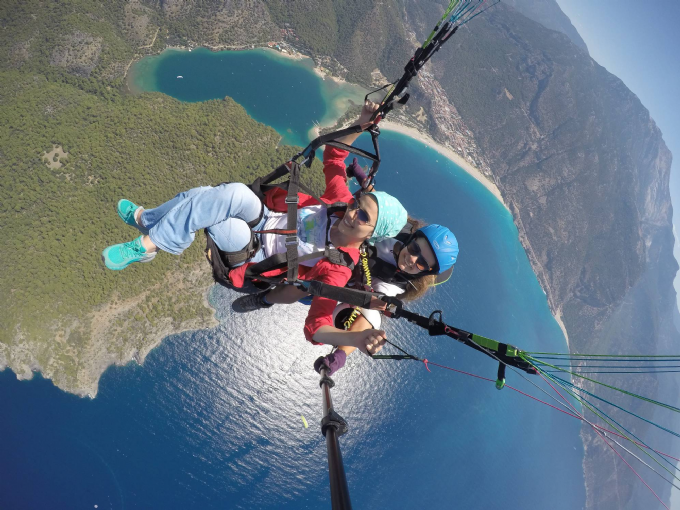 Bayan Pilot Yamaç Paraşütü www.oludeniztravel.com adresinde